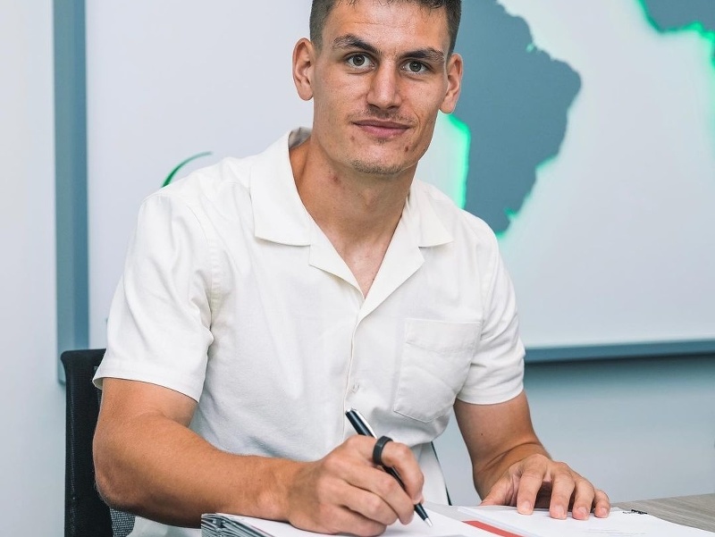 Dánsky futbalový reprezentant Joakim Maehle podpísal štvorročný kontrakt s bundesligovým klubom VfL Wolfsburg.