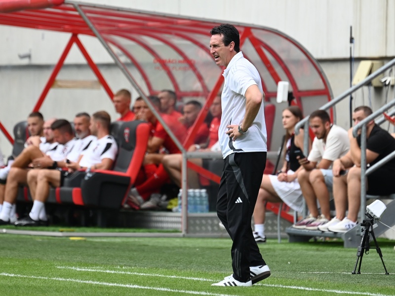 Tréner Aston Villy Unai Emery