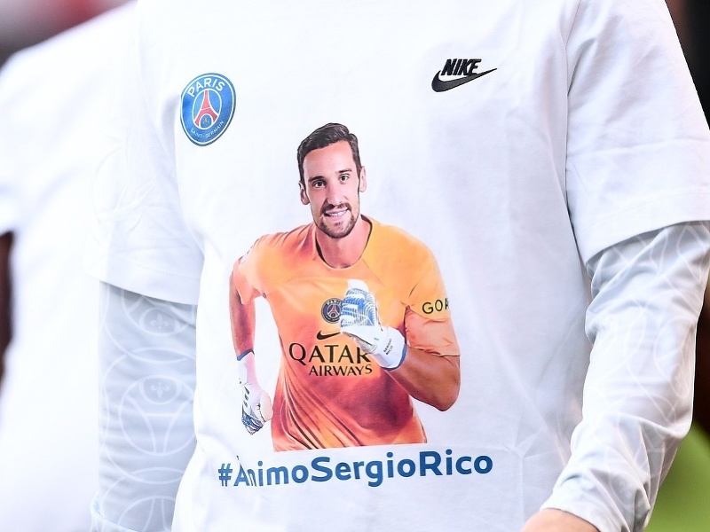 Futbalisti PSG vyjadrovali na konci sezóny podporu svojmu brankárovi Sergiovi Ricovi