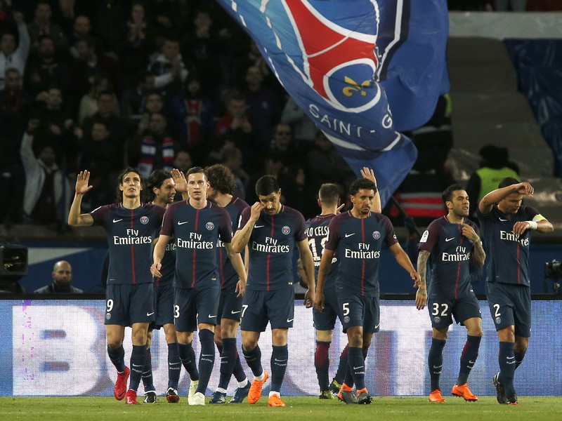 Hráči PSG oslavujú gól