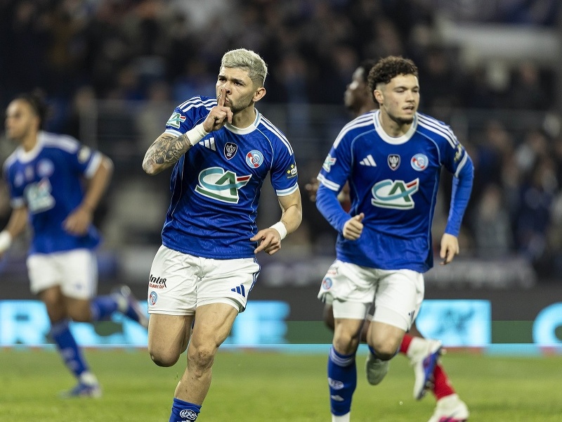 Julio Encisco oslavuje gól