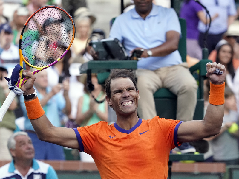 Rafael Nadal oslavuje postup do semifinále turnaja v Indian Wells