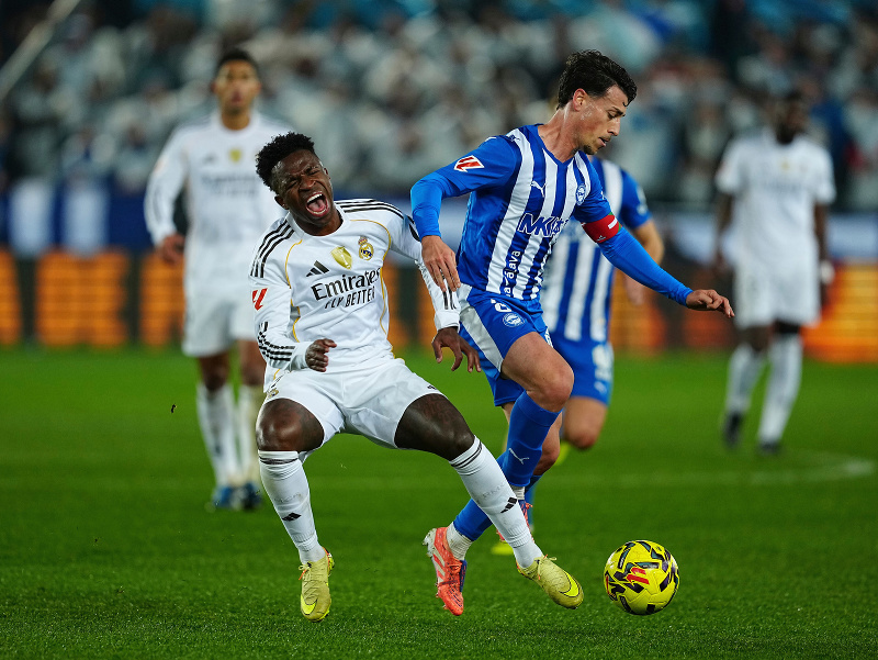 Vinicius Junior a Antonio Blanco v súboji