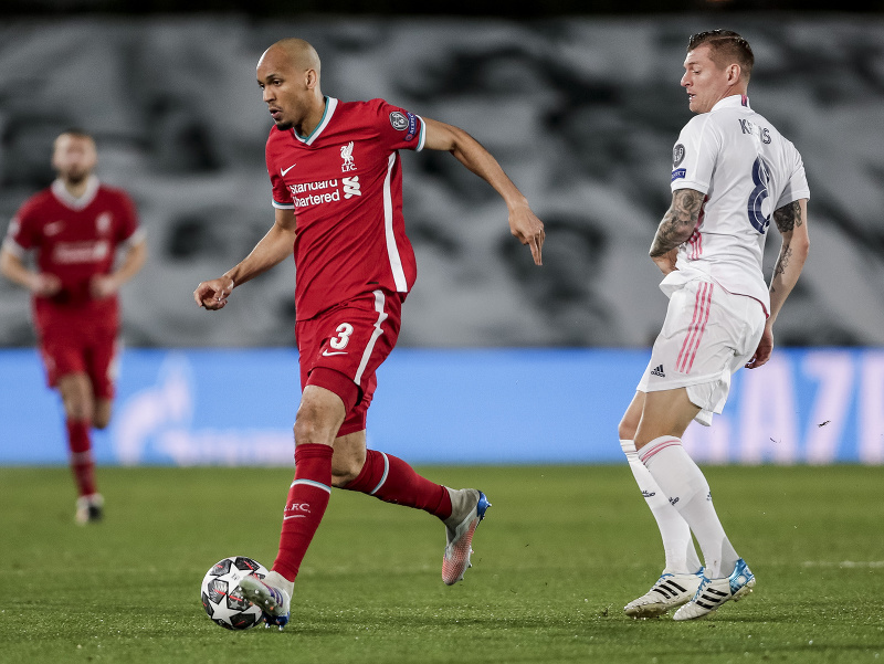Fabinho s loptou na kopačke