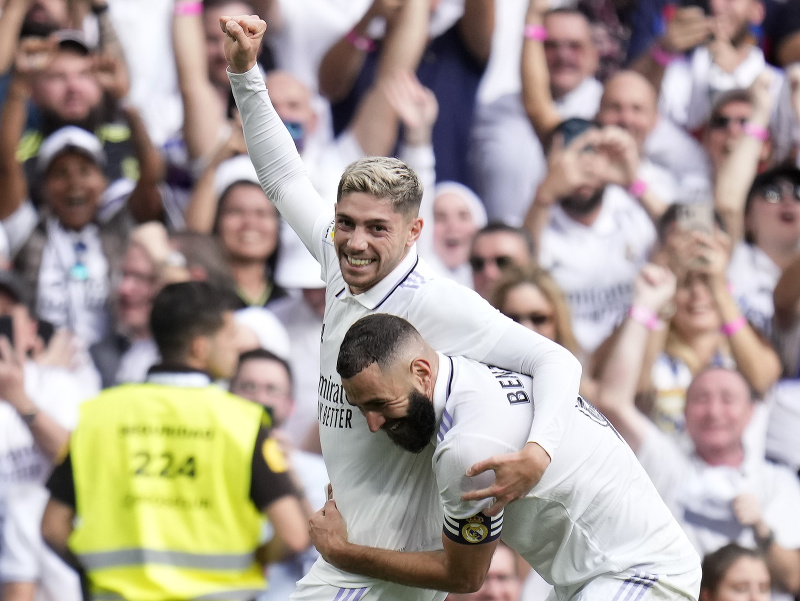 Federico Valverde a Karim Benzema oslavujú gól Realu Madrid