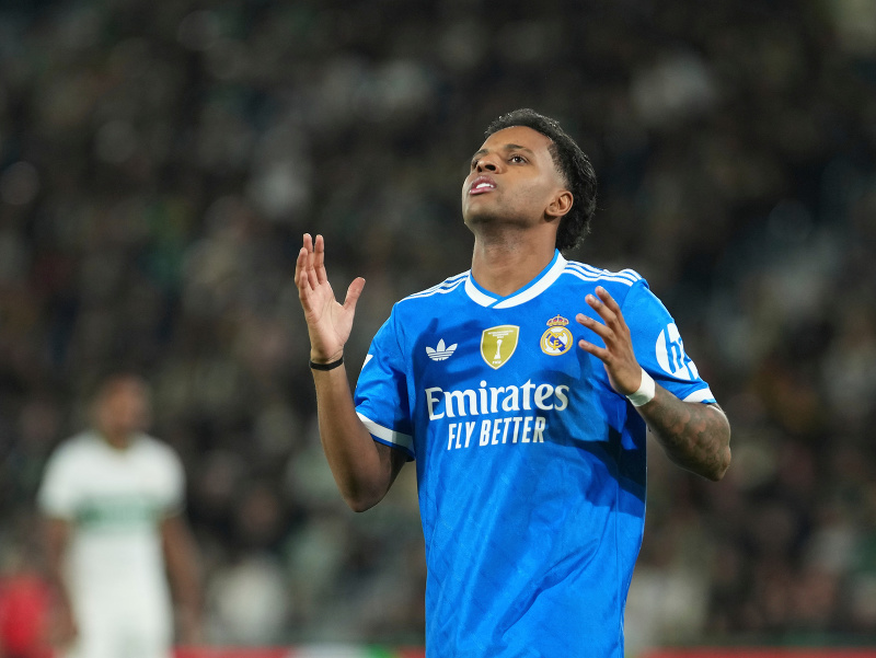 Frustrovaný Rodrygo počas zápasu Realu Madrid