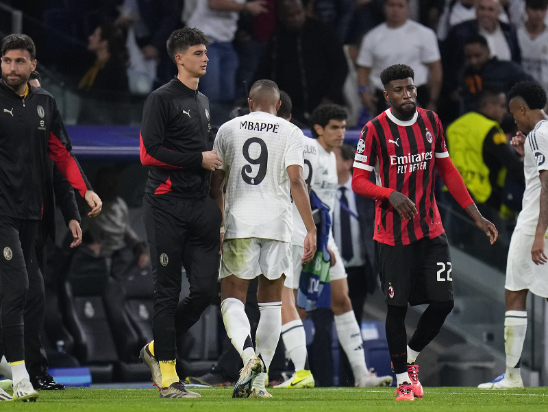Útočník Realu Madrid Kylian Mbappé opúšťa trávnik