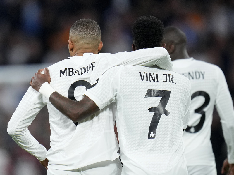 Kylian Mbappé a Vinícius Júnior sa radujú z gólu Realu Madrid