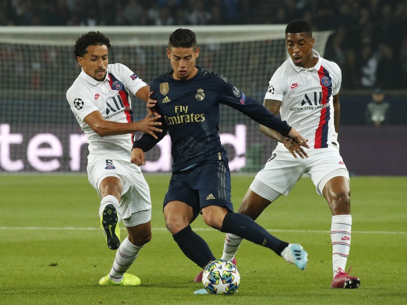 James Rodriguez z Realu Madrid a Marquinhos a Presnel Kimpembe z PSG