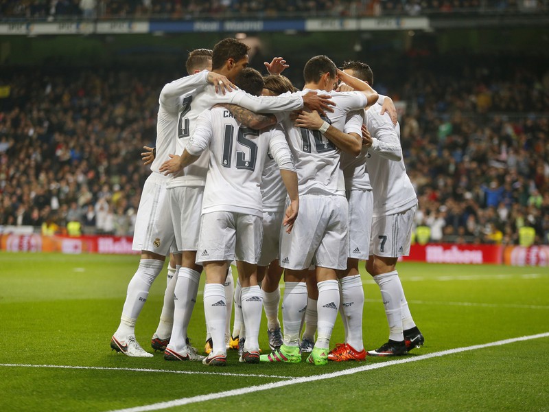Hráči Realu Madrid oslavujú strelený gól