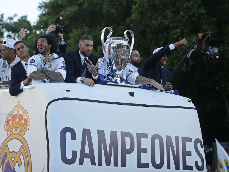 Futbalisti Realu Madrid oslavujú svoj triumf v Lige Majstrov