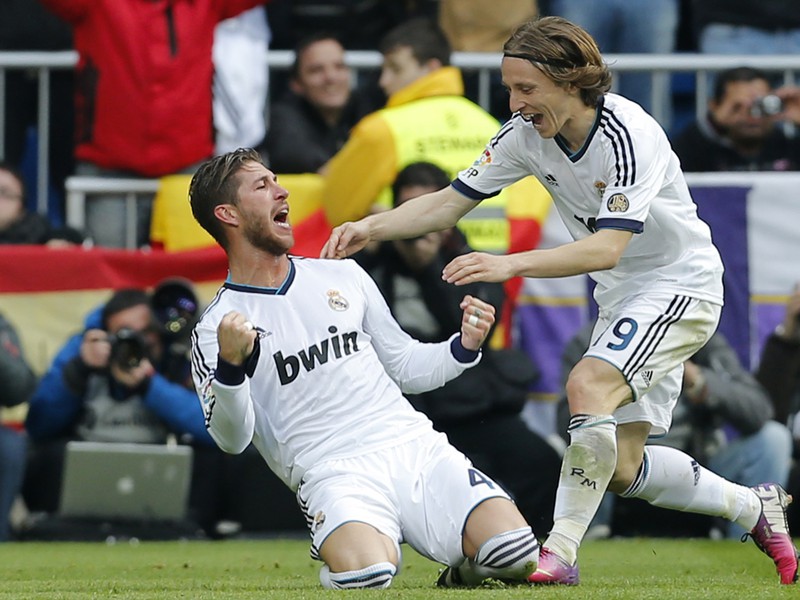 Sergio Ramos a Luka Modrič sa tešia z víťazného gólu