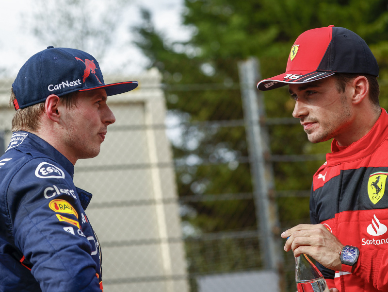 Max Verstappen a Charles Leclerc