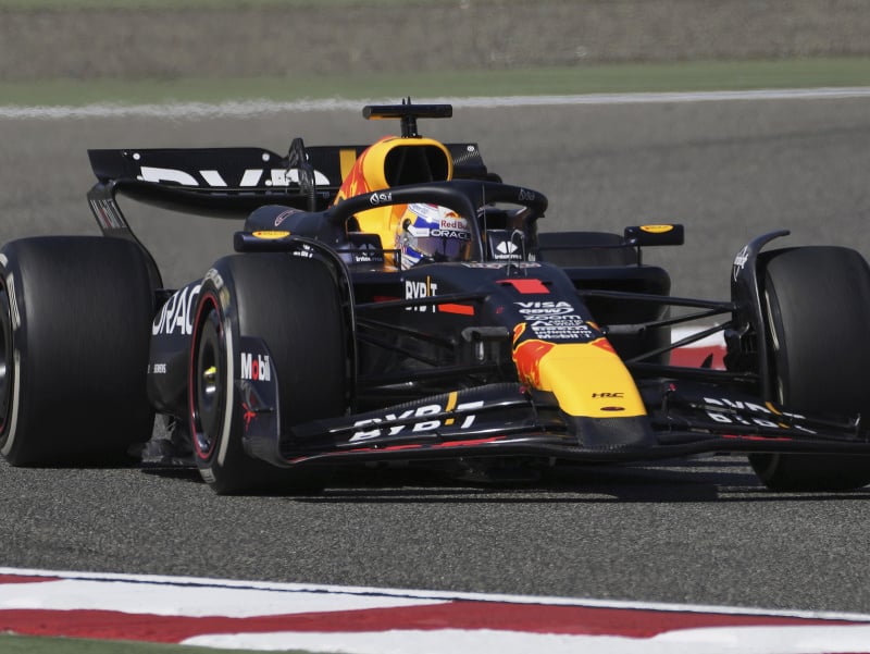 Pilot Red Bullu Max Verstappen počas predsezónnych testov v Bahrajne