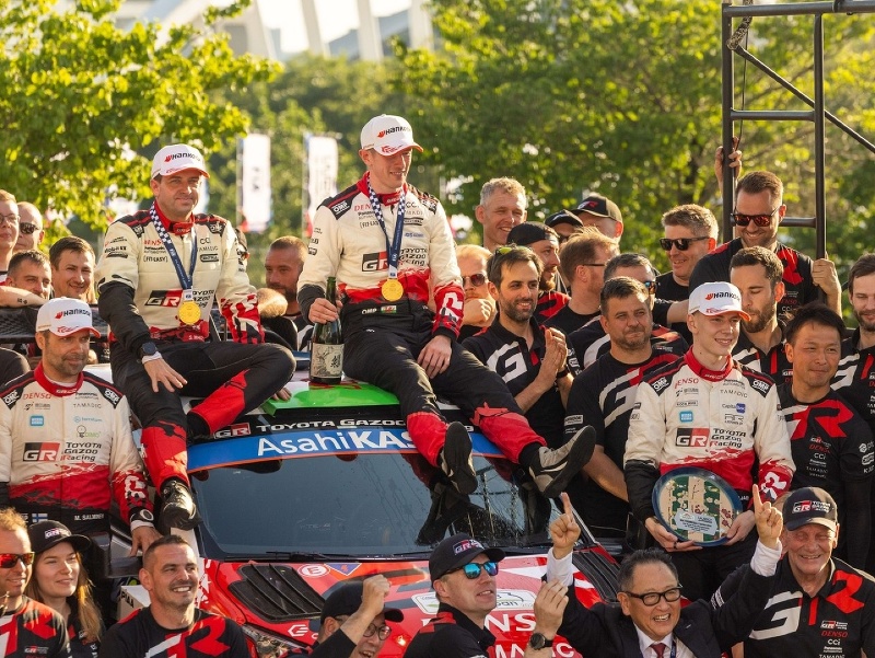 Britský automobilový pretekár Elfyn Evans z tímu Toyota Gazoo Racing