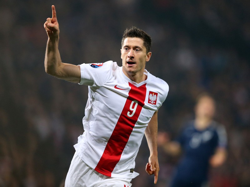Robert Lewandowski oslavuje otvárací gól zápasu