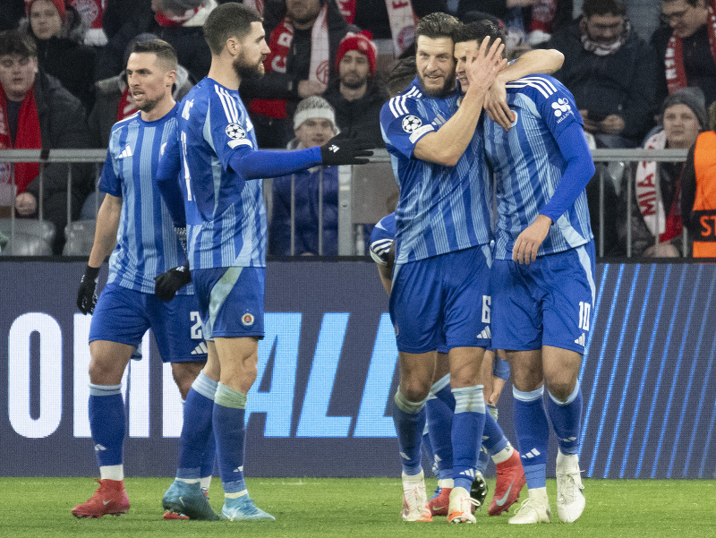 Na snímke hráči Slovana sprava Marko Tolič, Kevin Wimmer, Kenan Bajrič a Róbert Mak sa tešia z gólu, ktorý strelil Tolič počas zápasu záverečného 8. kola ligovej fázy Ligy majstrov