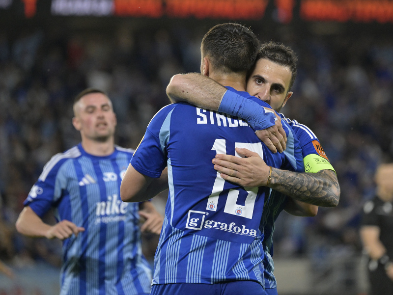 Tigran Barseghjan z ŠK Slovan Bratislava (vpravo) sa teší po góle počas futbalového zápasu s Davidom Strelcom