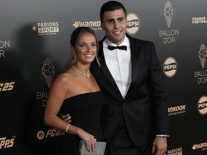 Španielsky futbalista Rodri a jeho partnerka Laura Iglesiasová