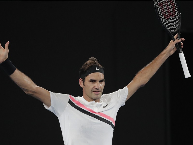 Švajčiarsky tenista Roger Federer oslavuje