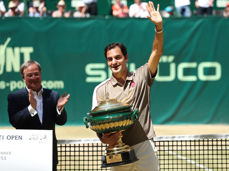 Roger Federer s desiatou víťaznou trofejou v Halle