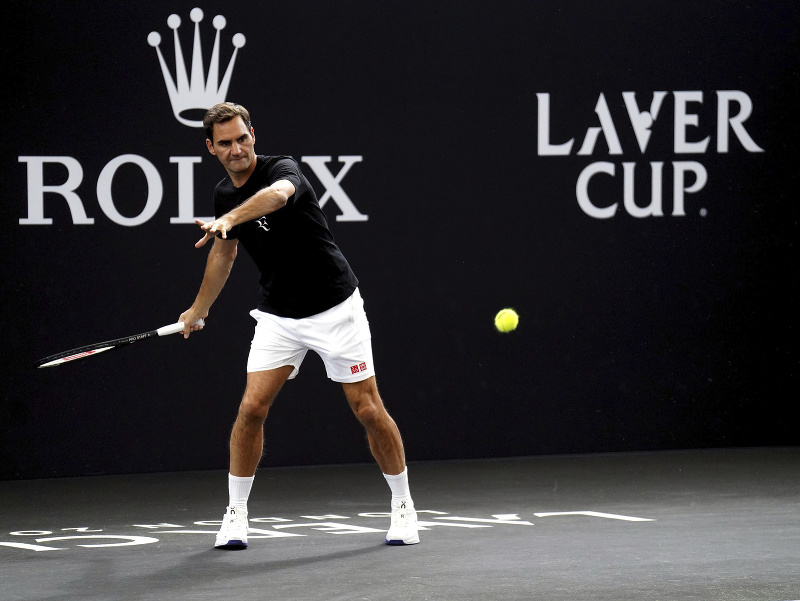 Švajčiarsky tenista Roger Federer počas tréningu pred Laver Cupom v Londýne