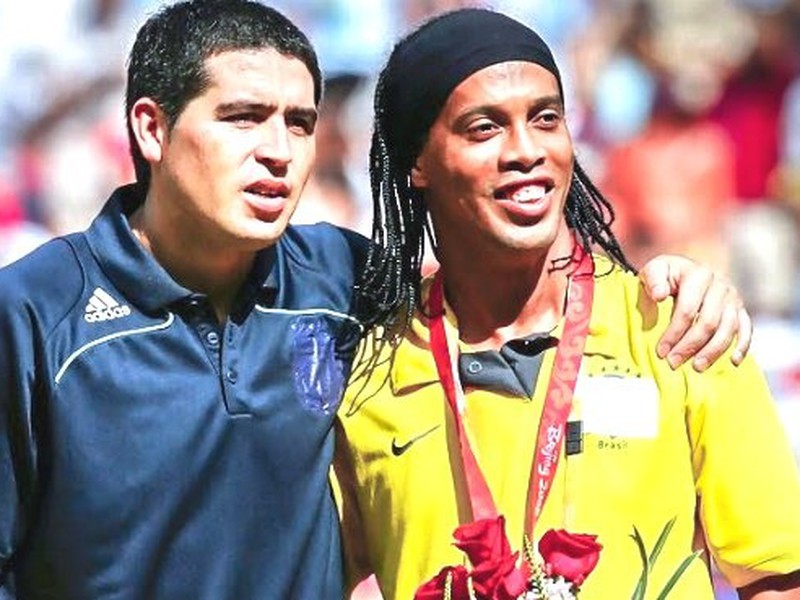 Legendárne juhoamerické hviezdy Juan Román Riquelme a Ronaldinho ponúkli svoje služby zdrvenému brazílskemu klubu