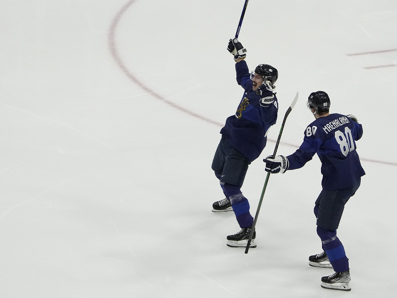 Fínski hokejisti sa tešia z gólu