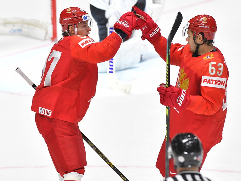 Jevgenij Dadonov a Nikita Gusev