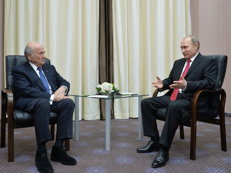 Prezident FIFA Sepp Blatter a ruský prezident Vladimir Putin