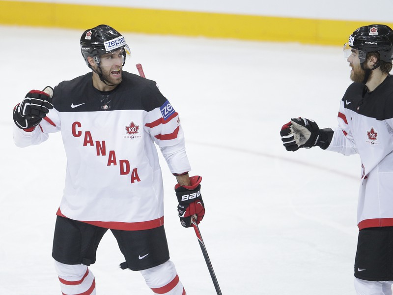 Aaron Ekblad (vľavo) a David Savard