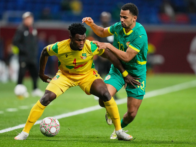 Samadou Attidjkou (vľavo) z Beninu a Iliman Cheikh Baroy Ndiaye zo Senegalu 