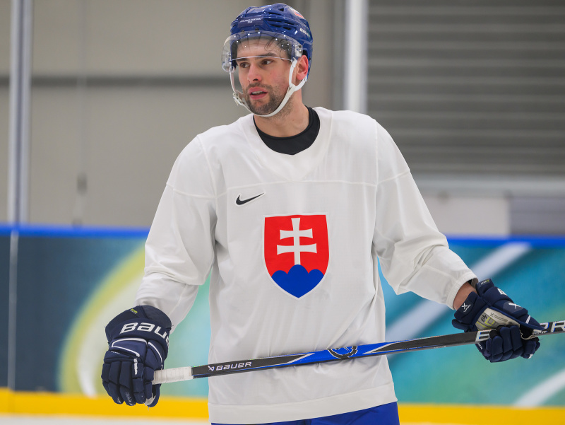 Samuel Takáč počas tréningu slovenskej hokejovej reprezentácie na zimných olympijských hrách