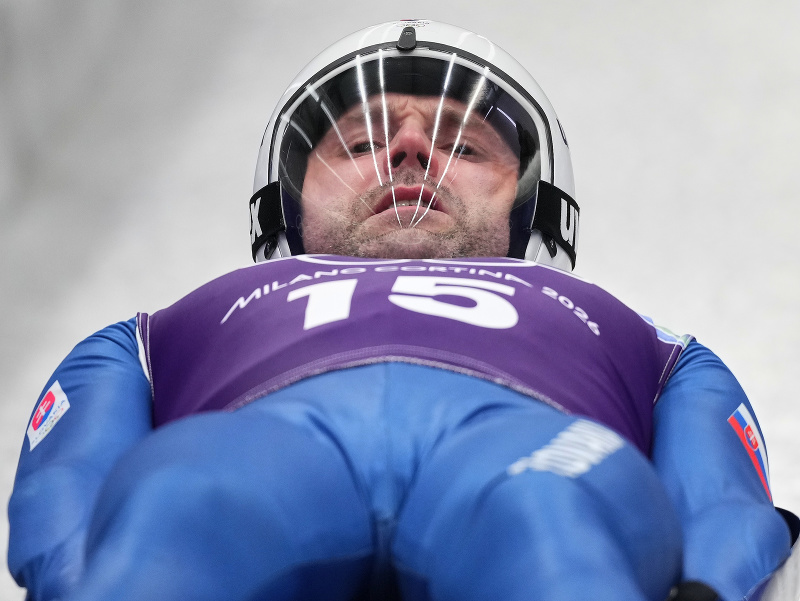 Na snímke slovenský sánkar Jozef Ninis počas tréningu na zimných olympijských hrách v talianskom meste Cortina d'Ampezzo 