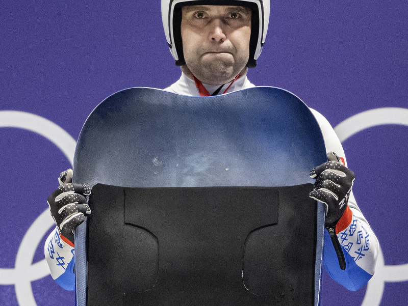 Jozef Ninis reaguje pred 1. jazdou v súťaži mužov na zimných olympijských hrách v talianskom meste Cortina d'Ampezzo 
