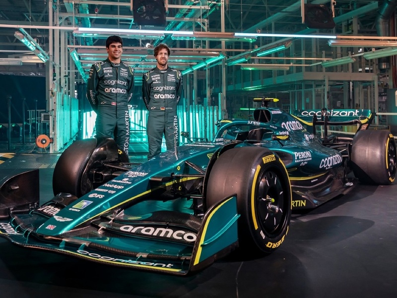 Aston Martin dnes predstavil ako prvý tím vo formule 1 reálny automobil pre novú sezónu