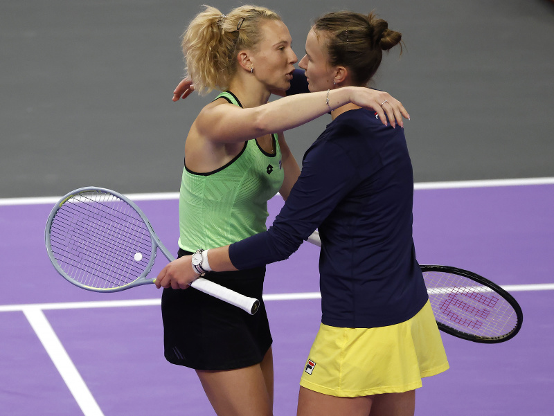 Barbora Krejčíková a Kateřina Siniaková si po roku opäť zahrajú v deblovom finále MS WTA Tour