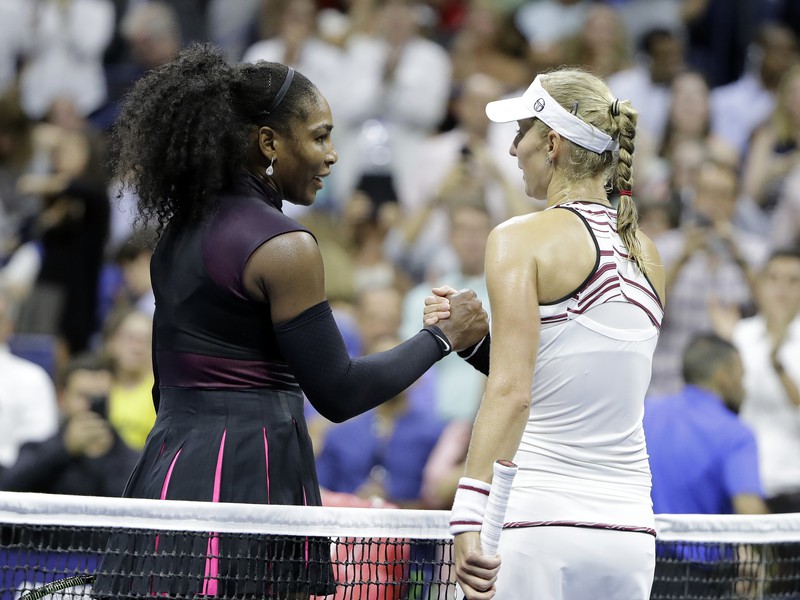 Serena Williamsová a Jekaterina Makarovová po zápase