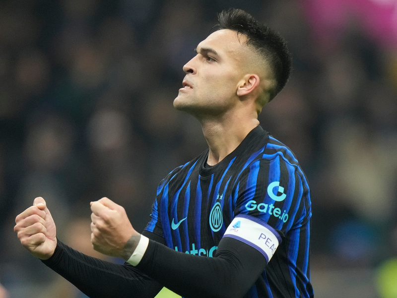 Lautaro Martínez reaguje počas zápasu Serie A