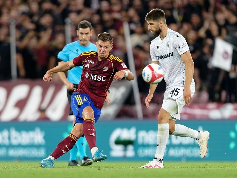 Slovenský futbalista Samuel Mráz v drese Servette Ženeva