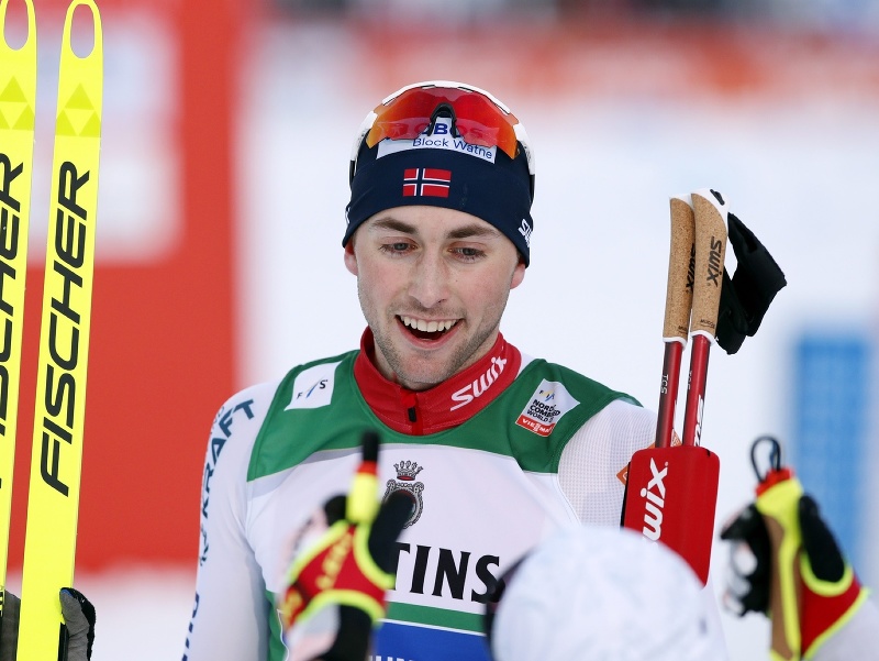 Nórsky združenár Jarl Magnus Riiber zvíťazil v nedeľnej individuálnej súťaži Svetového pohára