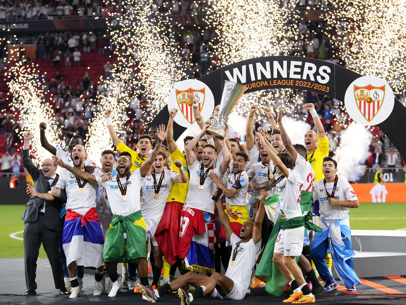 Futbalisti FC Sevilla oslavujú triumf v Európskej lige