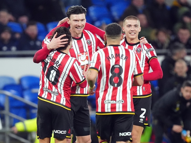 Hráči Sheffield United oslavujú gól