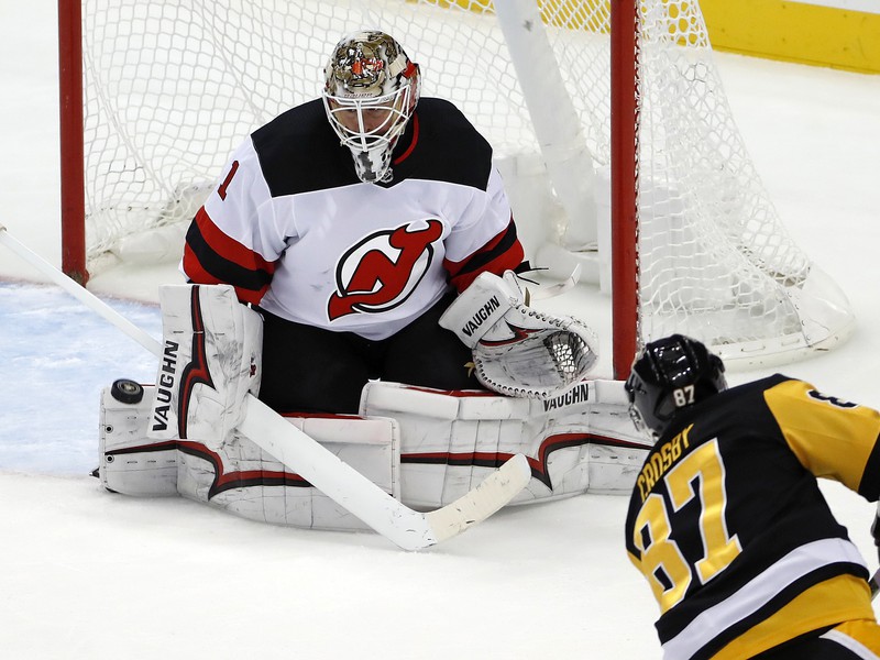 Keith Kinkaid zastavil strelu Sidneyho Crosbyho