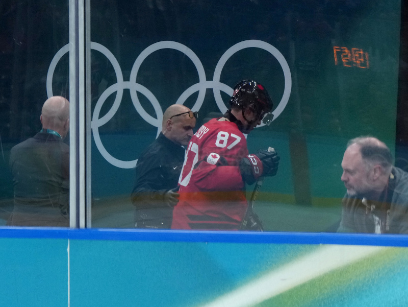 Sidney Crosby odchádza do šatne