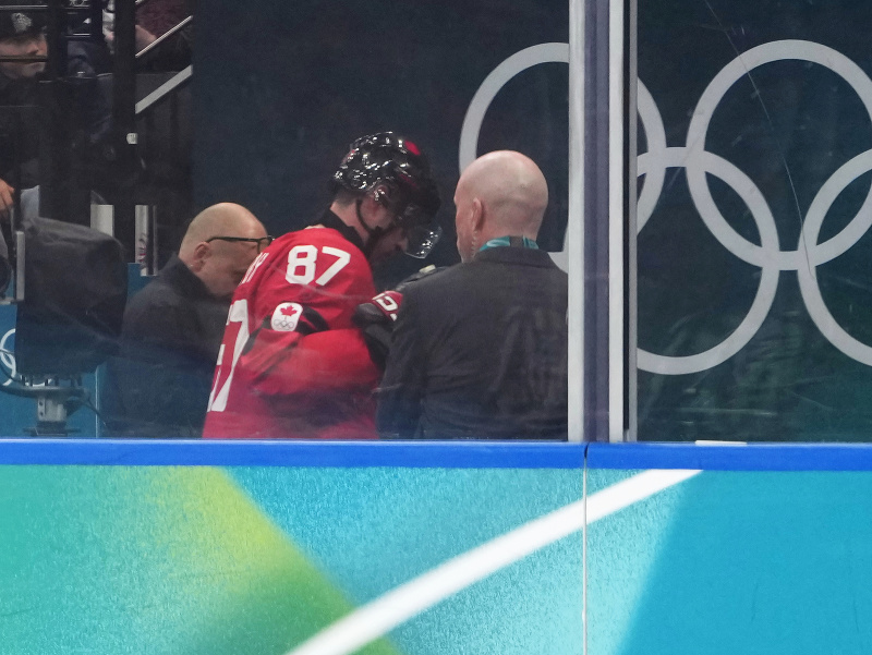 Sidney Crosby odchádza do šatne