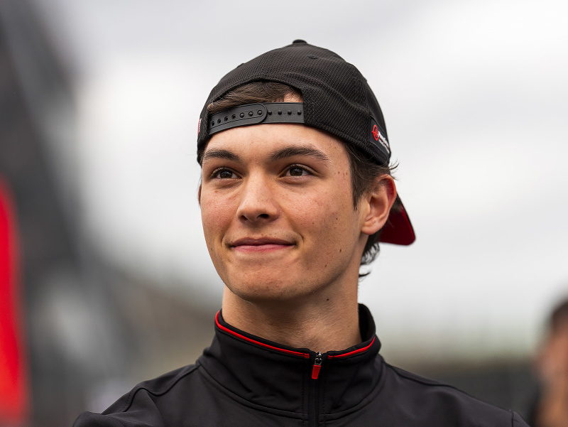Oliver Bearman vo farbách tímu Haas