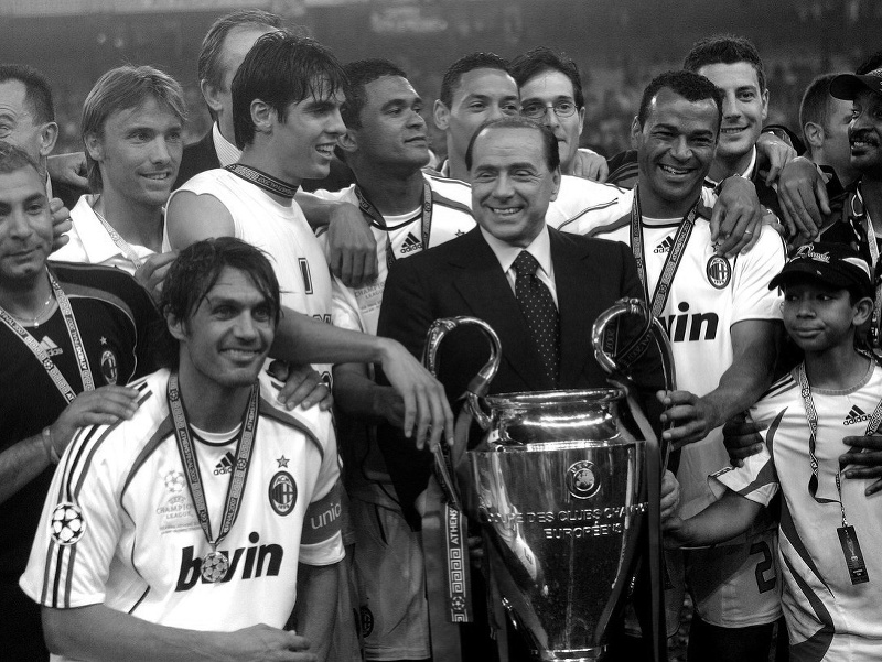 Silvio Berlusconi získal s AC Miláno celkovo 29 trofejí