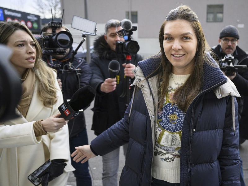 Rumunská tenistka Simona Halepová prichádza do budovy Športového arbitrážneho súdu v Lausanne (CAS) v stredu 7. februára 2024.
