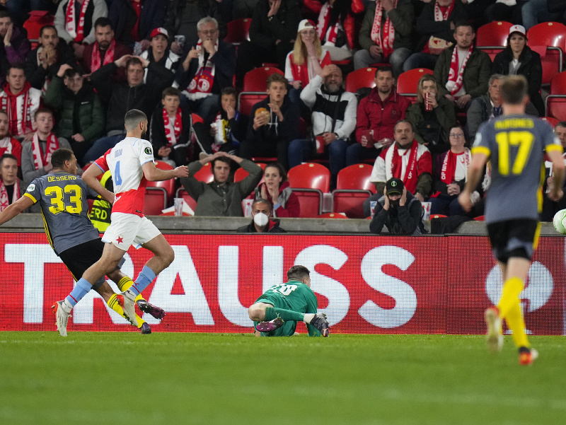 Cyriel Dessers dáva gól Feyenoordu